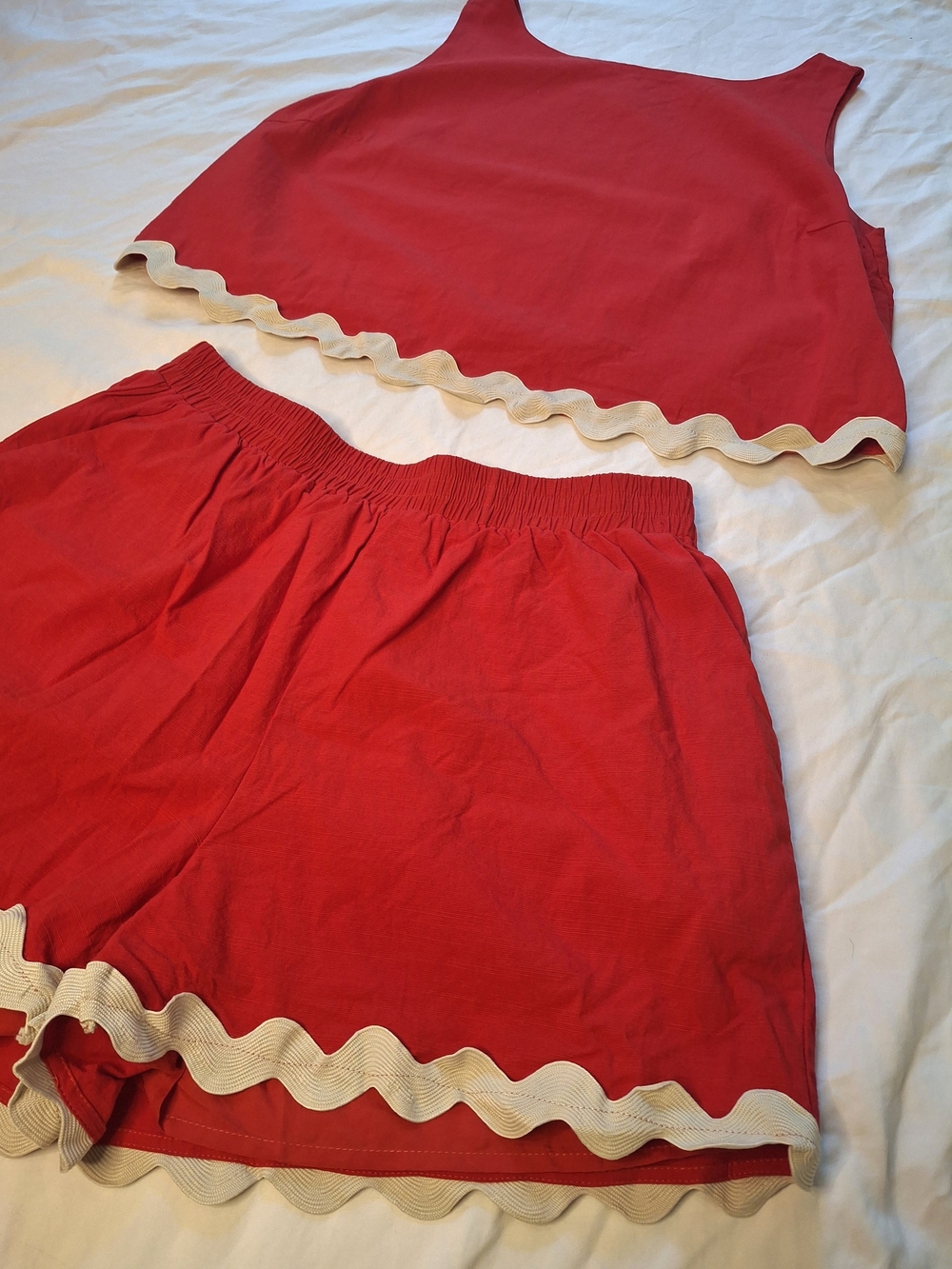 Zesica Red Scallop Trim 2 Piece Set Crop Top Shorts Size L